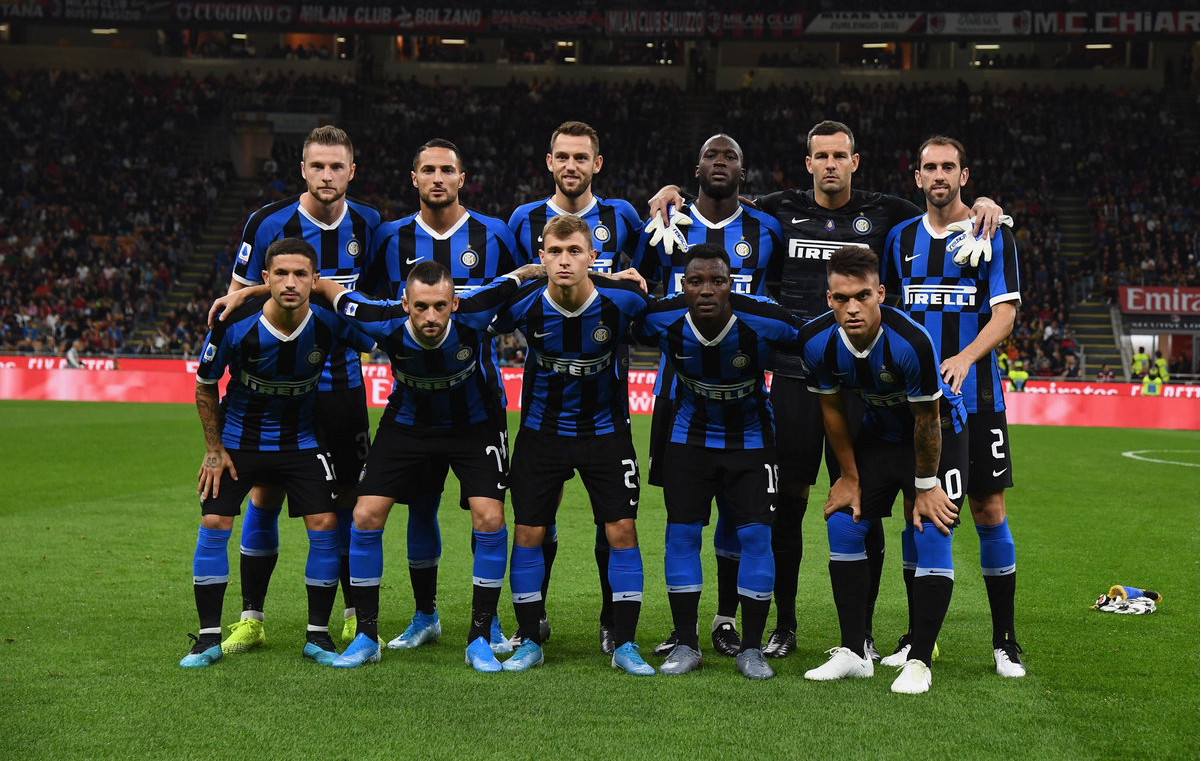 马卡：皇马中场控制力下降，球队传球路线被迫向边路转移（马卡：皇马中场掌控力下滑，出球更多被迫转向两翼）