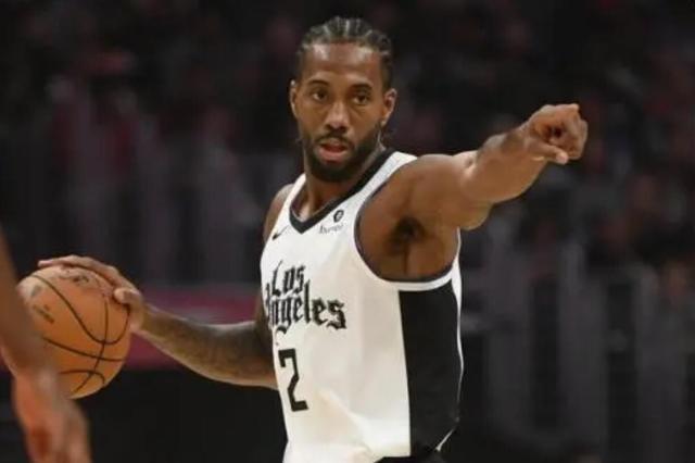 阿根廷队训练吸引20085名球迷观看，梅西获赠埃尔切10号球衣（阿根廷队训练迎来20085名球迷观战，梅西获赠埃尔切10号战袍）