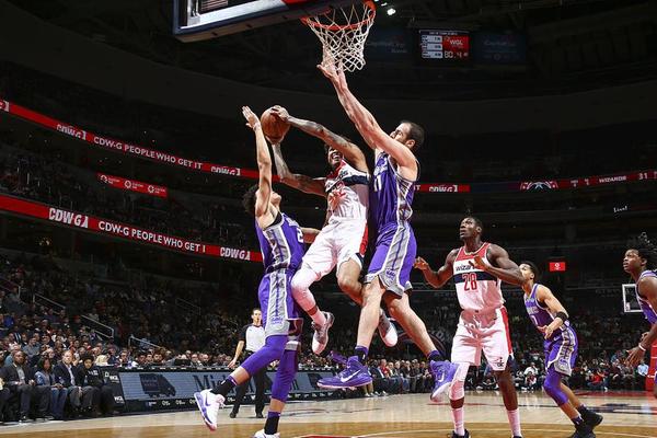 马特塔是04年萨哈以来首位在法国队前两场比赛均破门的球员（自2004年萨哈以来，马特塔成为首位在法国队前两战均破门的球员）