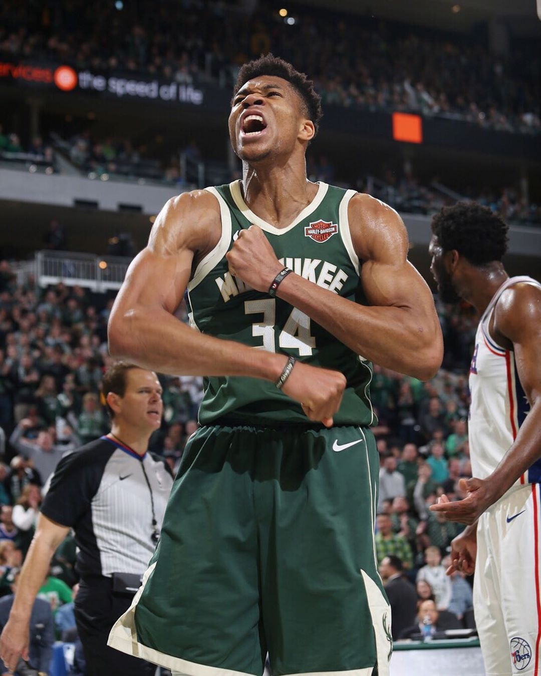 大小王赛季首次对决：火箭杜兰特25分vs湖人詹姆斯18分全过程（双星赛季首度相遇：火箭杜兰特25分对上湖人詹姆斯18分全程回顾）