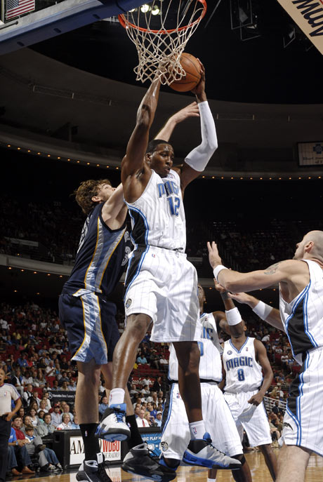 中超改跨年制，融入世界还是盲目跟风？（中超跨年赛制：接轨国际还是盲从潮流？）