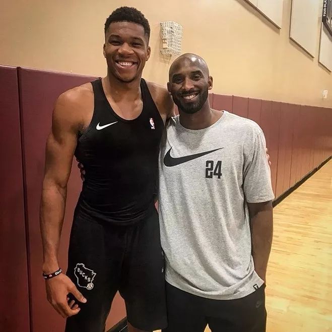 普陀篮球热血激战，虽败犹荣赢尽掌声！（普陀篮球热血鏖战，惜败仍赢满场喝彩）