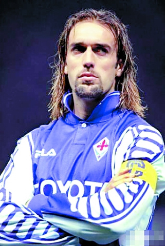 每体：巴萨有意左后卫索萨，想用桑托斯欠的290万欧锁定交易（每体：巴萨看中左后卫索萨，拟用桑托斯所欠290万欧锁定转会）