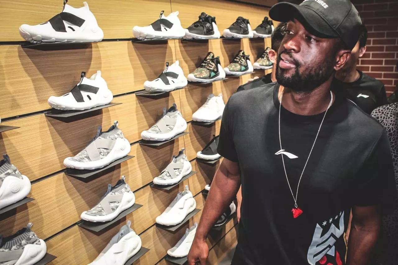 又犯规了！第二节刚上来杨瀚森补防科沃德又被裁判吹打手&已经3犯（次节开局杨瀚森补防科沃德再被吹打手，个人犯规已3次）