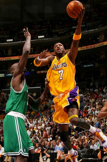 英媒：曼联计划明夏补强中场，安德森和巴莱巴成为候选目标（英媒称曼联拟于明夏强化中场，安德森与巴莱巴列入引援名单）