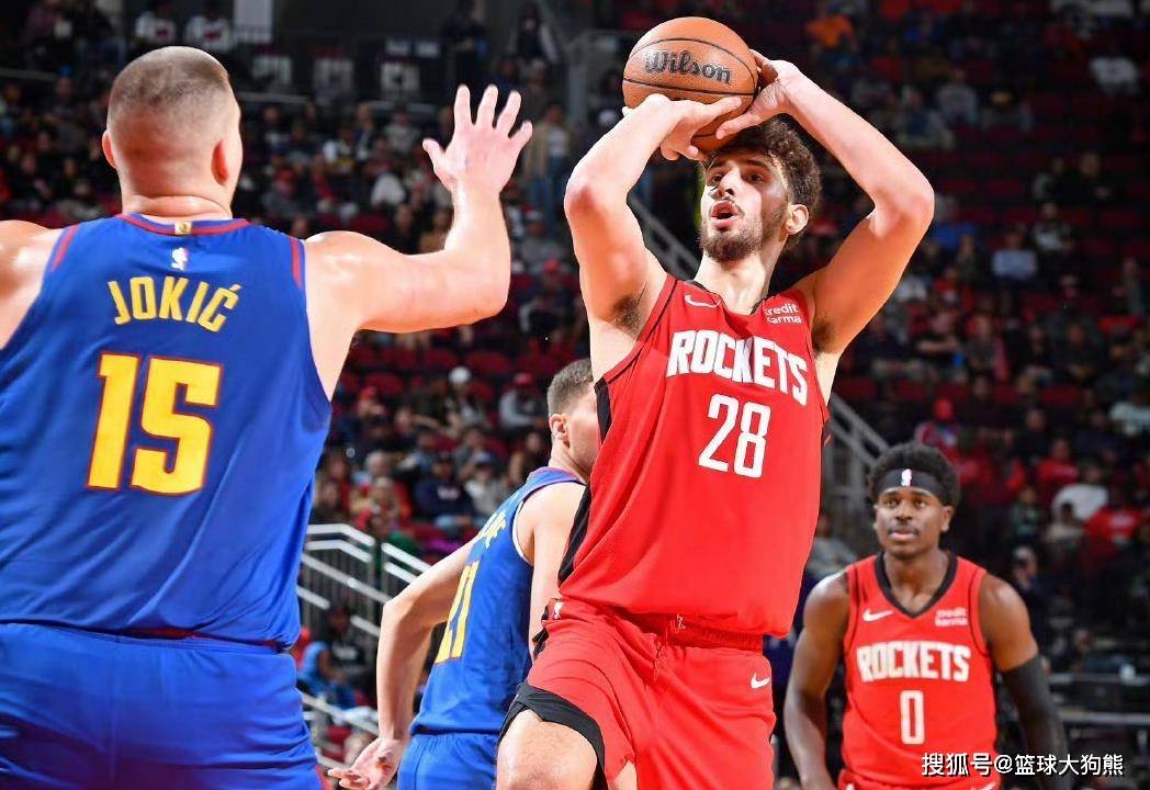 足球中超球员获选月最佳，数据联盟第一（中超球员当选月度最佳，数据领跑全联盟）