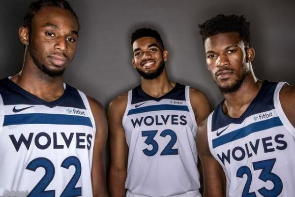 后场传控配合稳定，控球率持续提升（后场传控配合稳健，控球率稳步攀升）