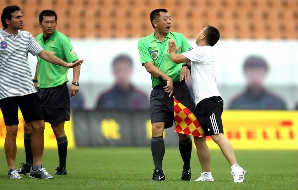 B费：我清楚曼联曾想让我走；其他球员不像我一样重视俱乐部（B费：我知道曼联曾想放我走；部分球员对俱乐部的重视不及我）