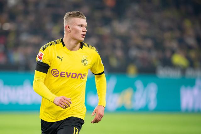 巨星时刻！多角度还原爱德华兹逆天绝平三分 约基奇丢绝杀进入加时（高光瞬间：全景回放爱德华兹神奇压哨三分扳平，约基奇绝杀未进拖入加时）