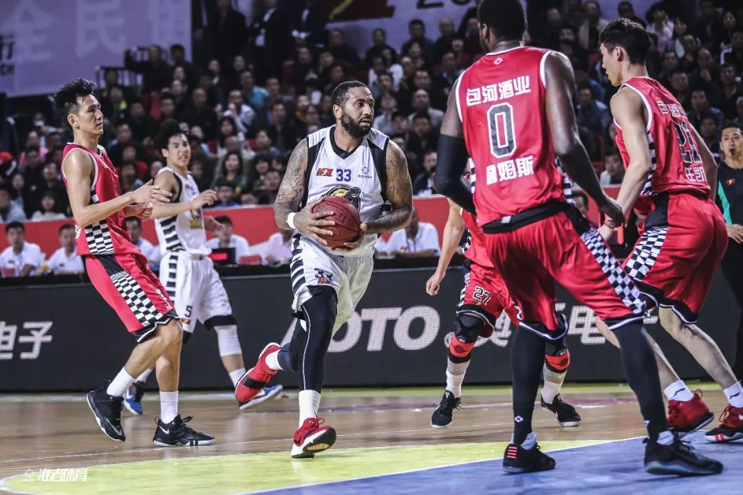 体坛记忆｜NBA中有哪些球星是舔狗！（体坛记忆｜NBA中有哪些球星被指过度讨好？）